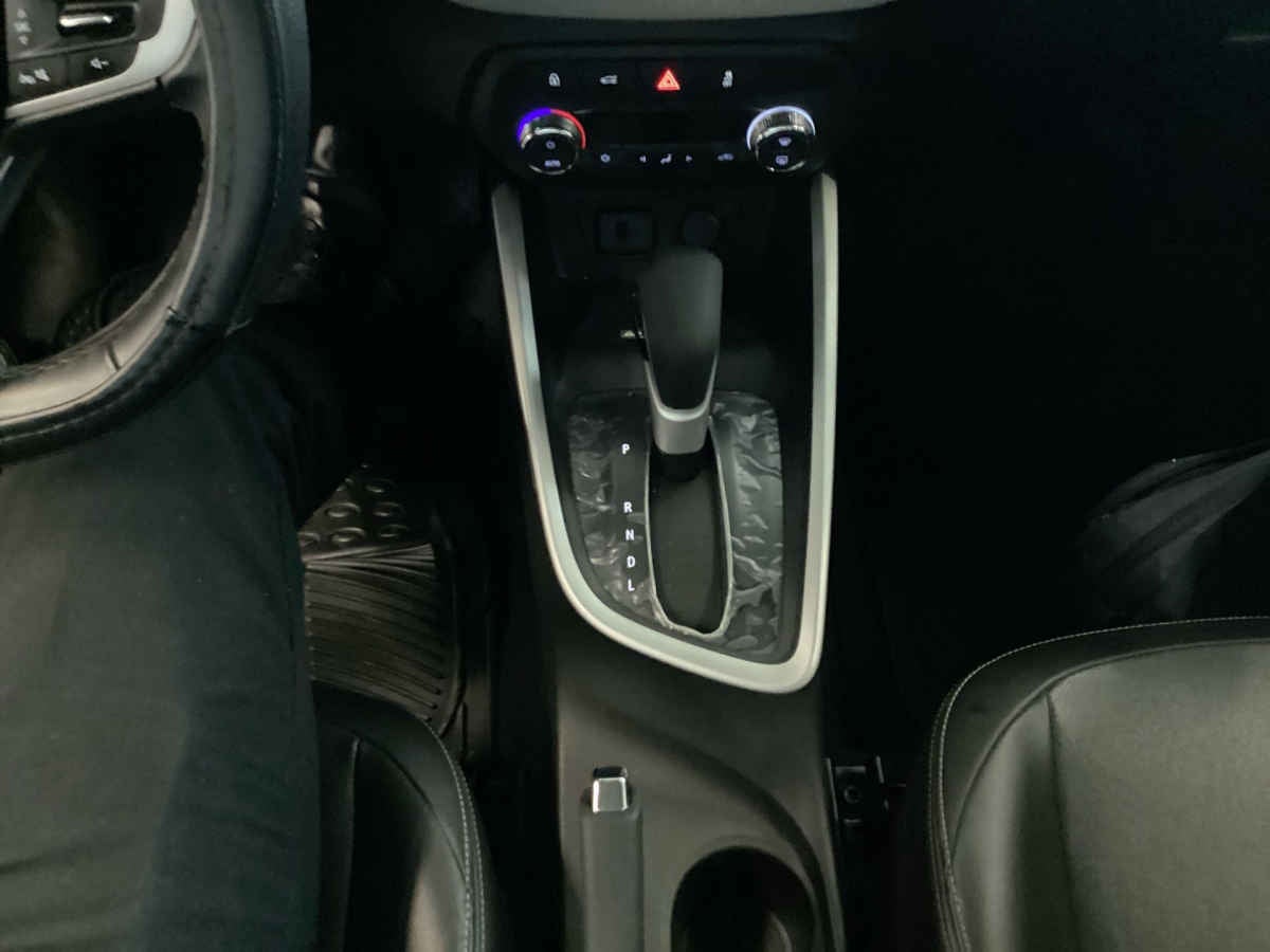 2022 Chevrolet Onix 4p Premier L L3/1.2/T Aut (G)