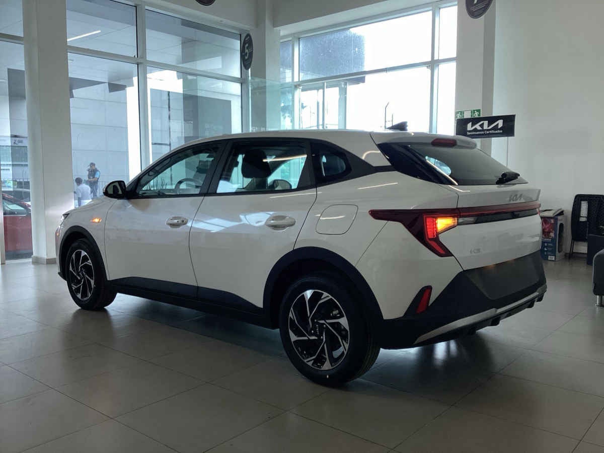 2027 Kia K3 5p EX L4/1.6 Aut