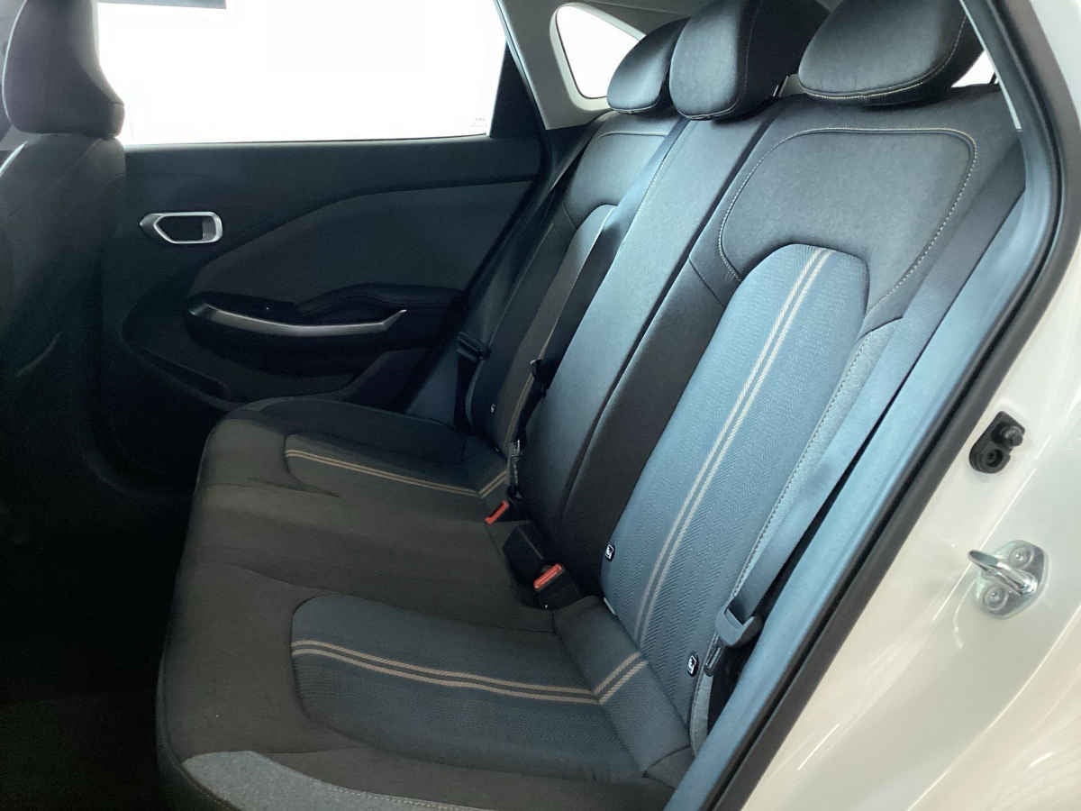 2027 Kia K3 5p EX L4/1.6 Aut