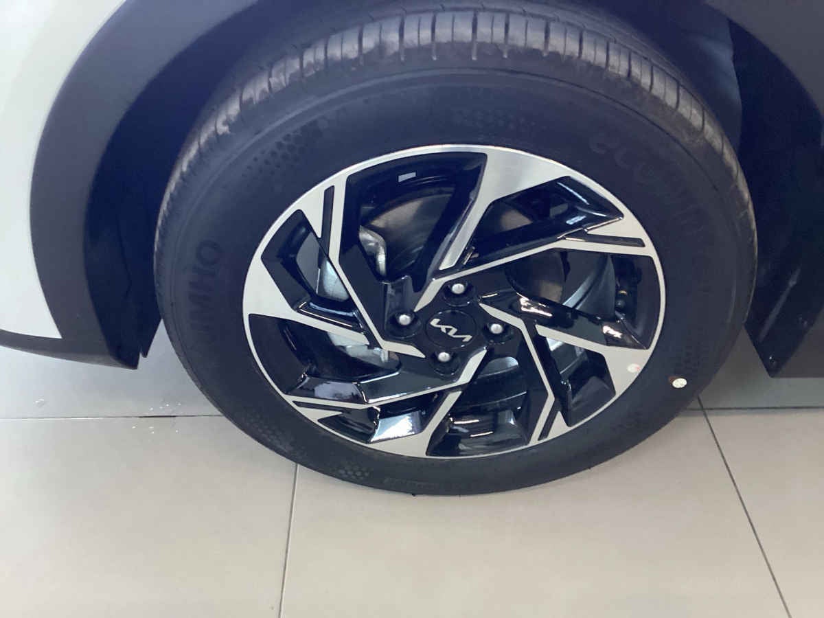 2027 Kia K3 5p EX L4/1.6 Aut