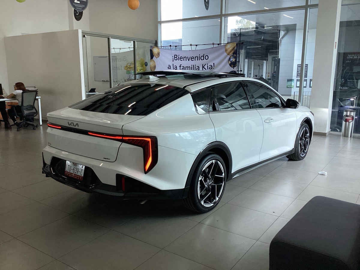 2026 Kia K4 4p GT Line L4/2.0 Aut