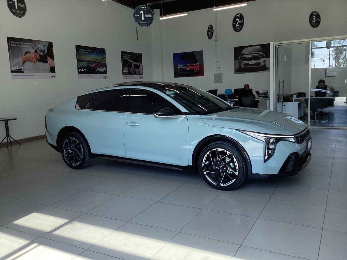 2026 Kia K4 4p GT Line L4/2.0 Aut