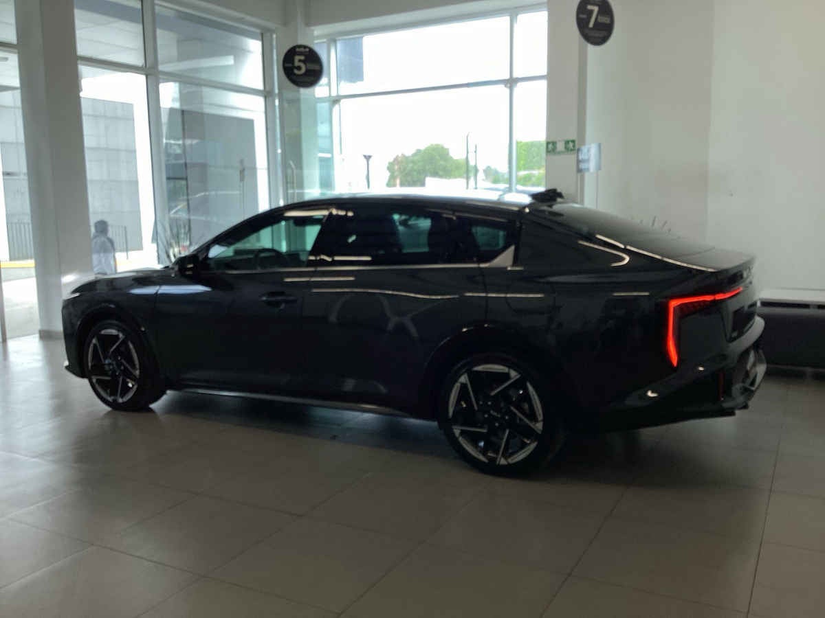 2026 Kia K4 5p GT Line L4/2.0 Aut