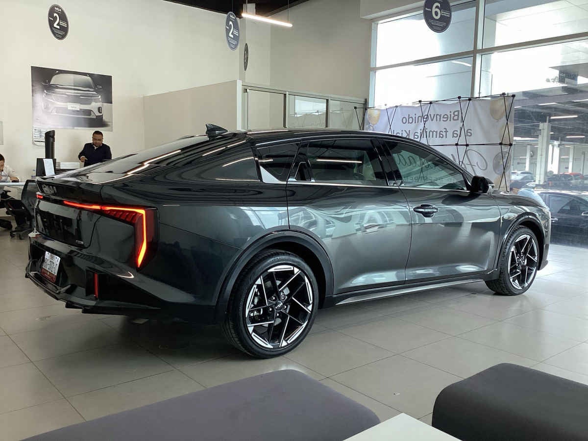 2026 Kia K4 5p GT Line L4/2.0 Aut