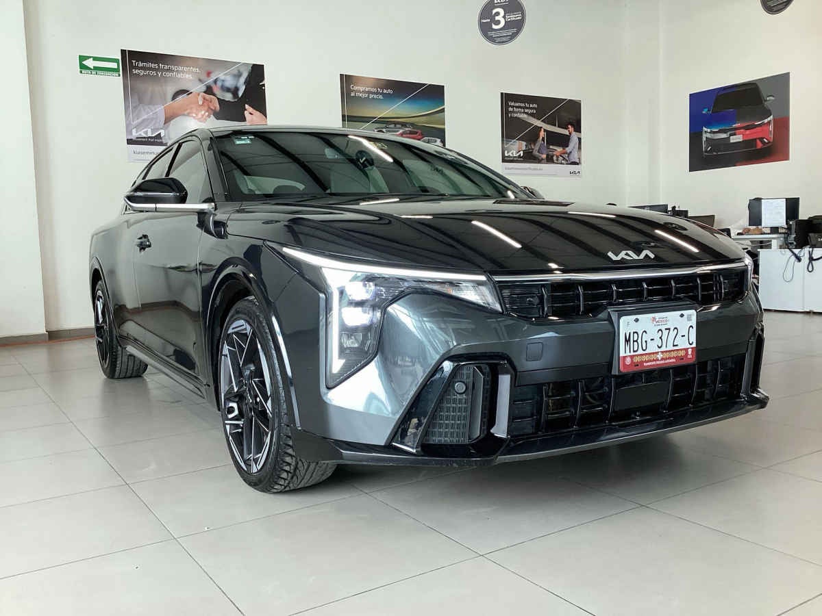 2026 Kia K4 5p GT Line L4/2.0 Aut