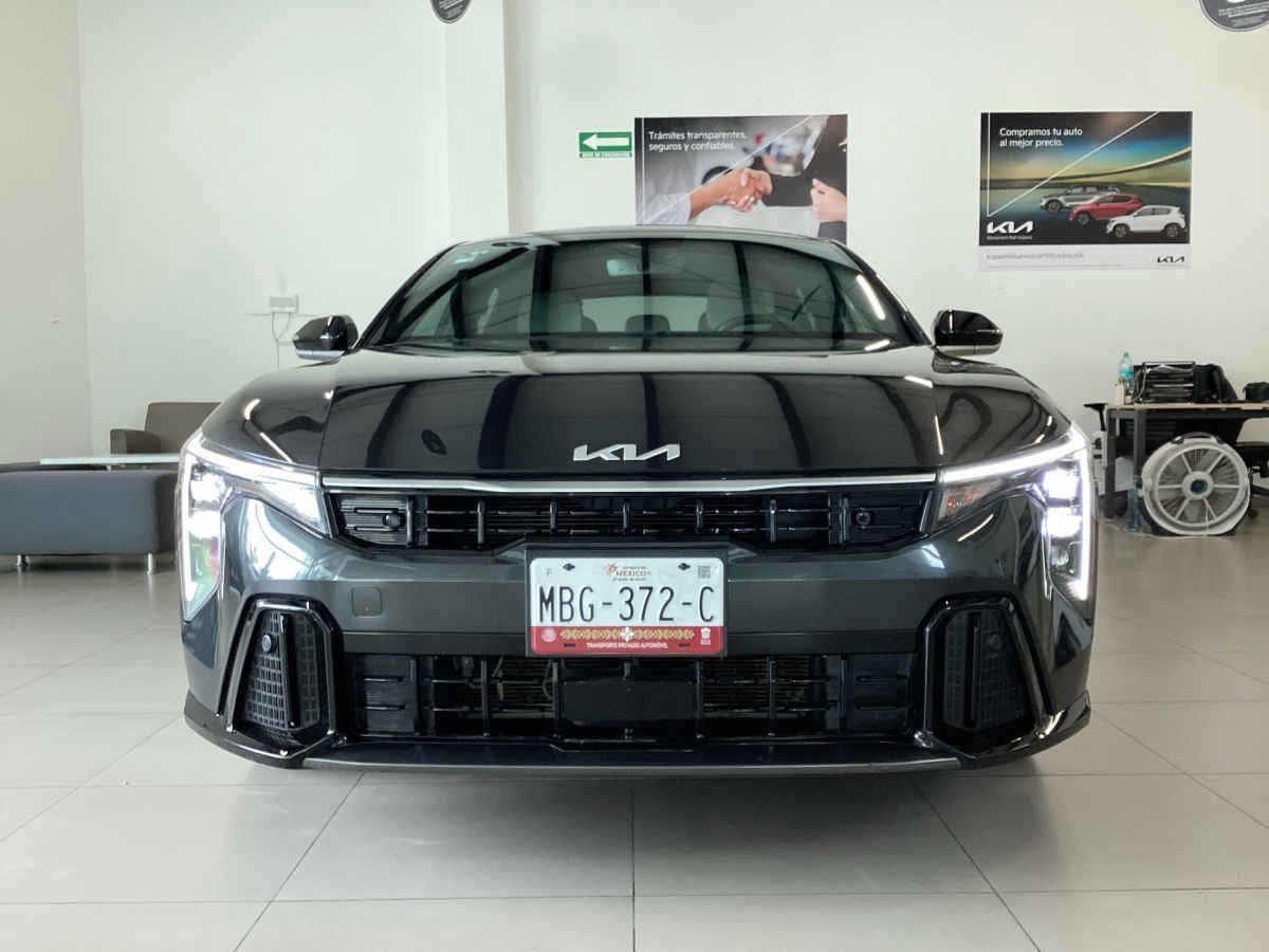 2026 Kia K4 5p GT Line L4/2.0 Aut