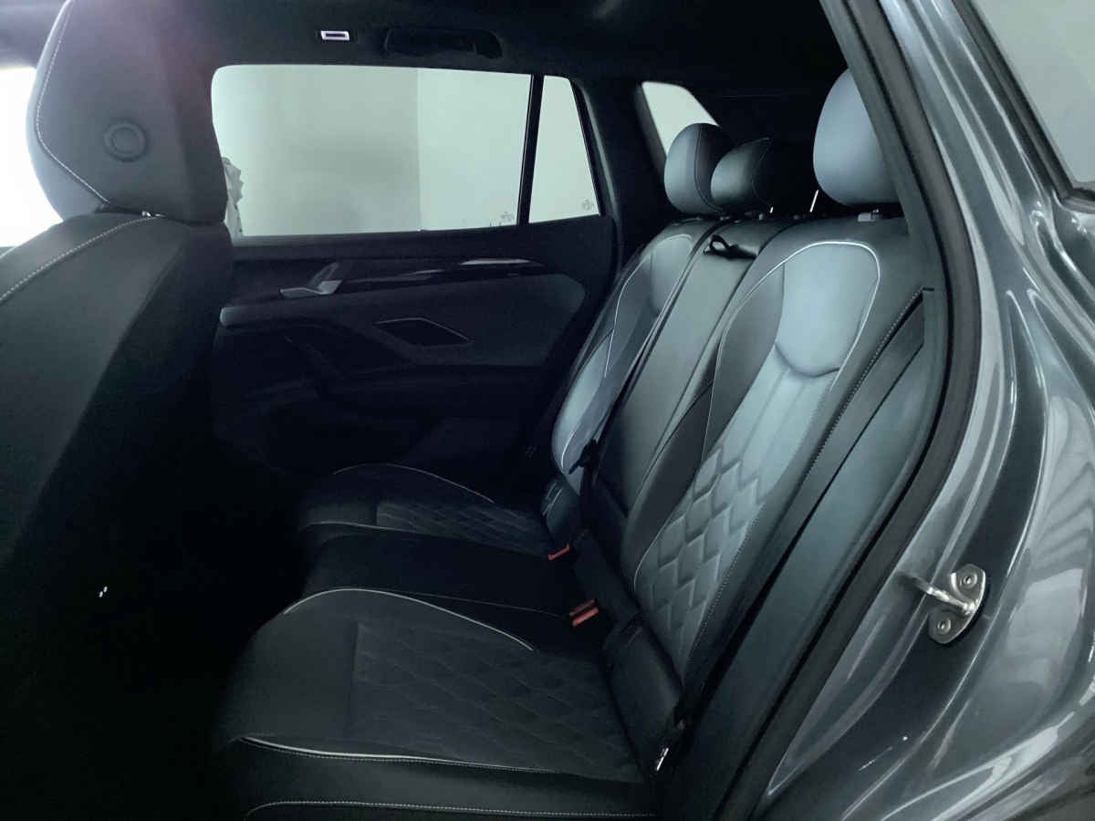 2025 Volkswagen Tiguan 5p R-Line L4/1.4/T Aut