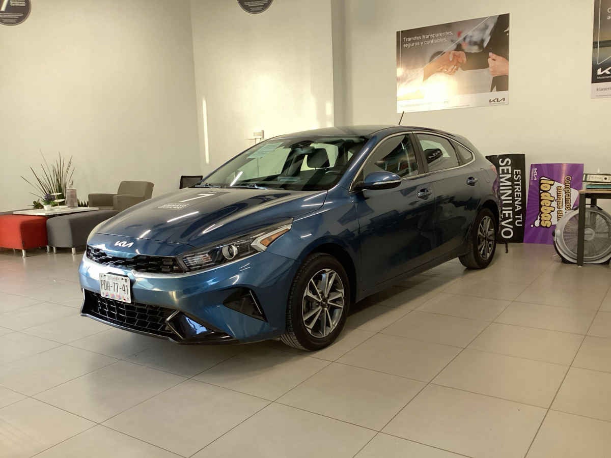 2022 Kia FORTE HB 5p EX  2.0 L MPI Atkinson TM6  A/AC.  BA  BL  f. niebla  RA-16"