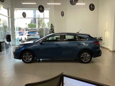 2022 Kia FORTE HB 5p EX  2.0 L MPI Atkinson TM6  A/AC.  BA  BL  f. niebla  RA-16"