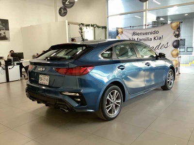 2022 Kia FORTE HB 5p EX  2.0 L MPI Atkinson TM6  A/AC.  BA  BL  f. niebla  RA-16"