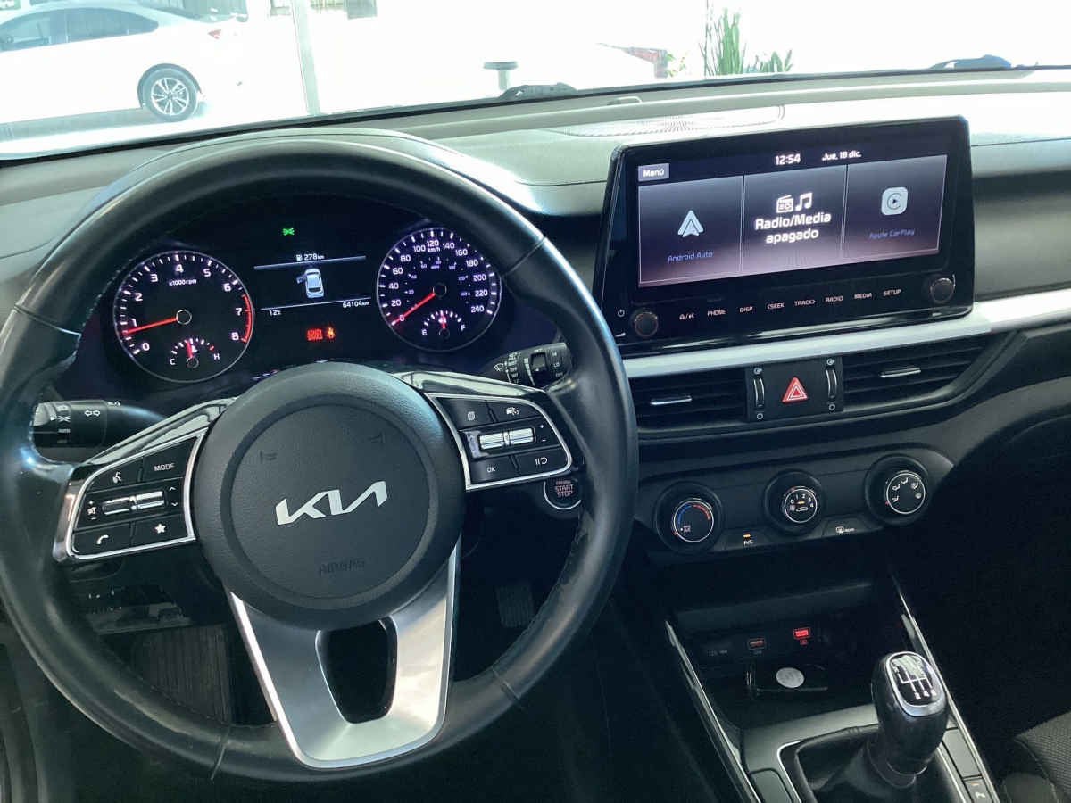 2022 Kia FORTE HB 5p EX  2.0 L MPI Atkinson TM6  A/AC.  BA  BL  f. niebla  RA-16"