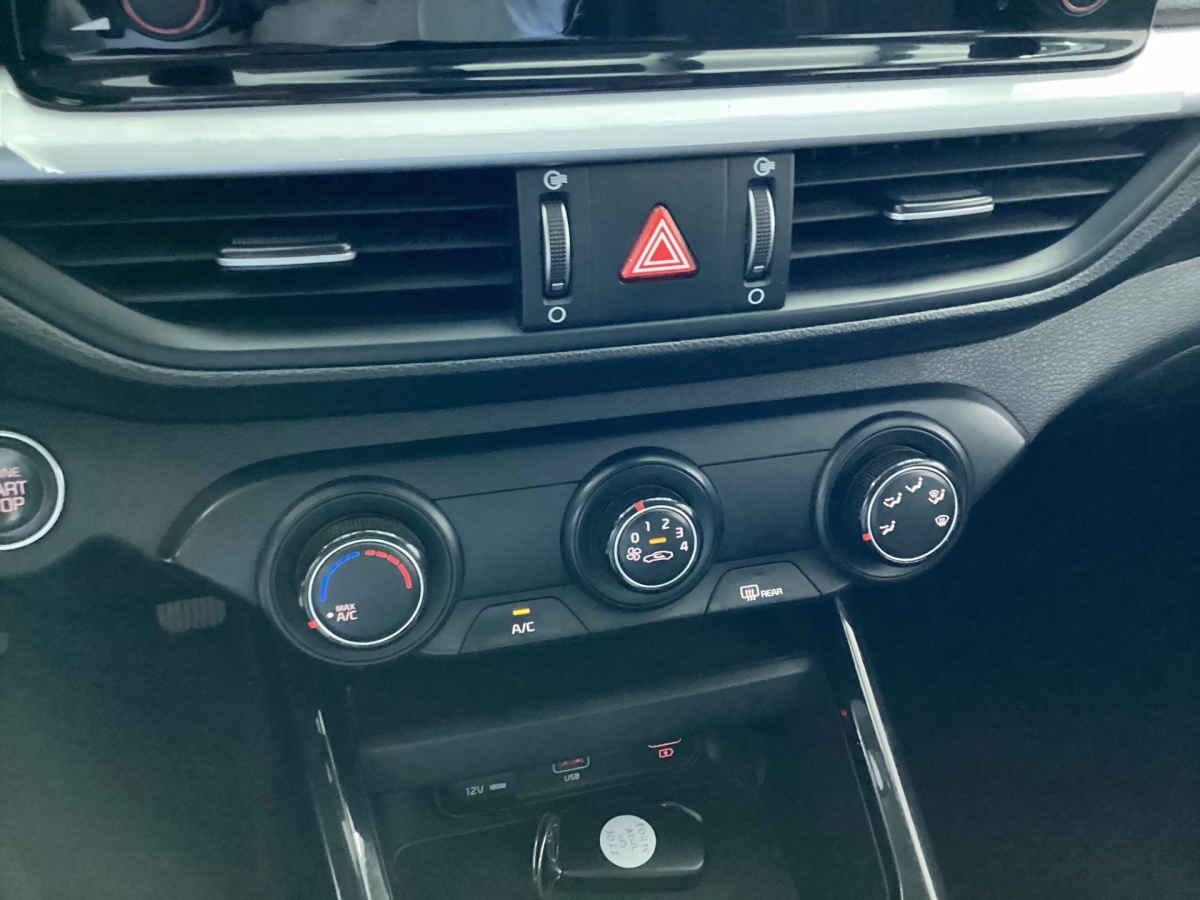 2022 Kia FORTE HB 5p EX  2.0 L MPI Atkinson TM6  A/AC.  BA  BL  f. niebla  RA-16"