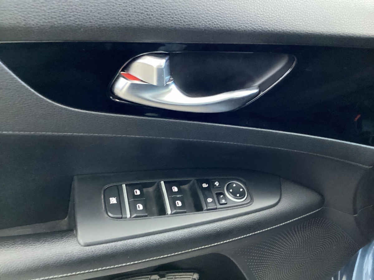 2022 Kia FORTE HB 5p EX  2.0 L MPI Atkinson TM6  A/AC.  BA  BL  f. niebla  RA-16"