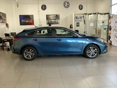 2022 Kia FORTE HB 5p EX  2.0 L MPI Atkinson TM6  A/AC.  BA  BL  f. niebla  RA-16"