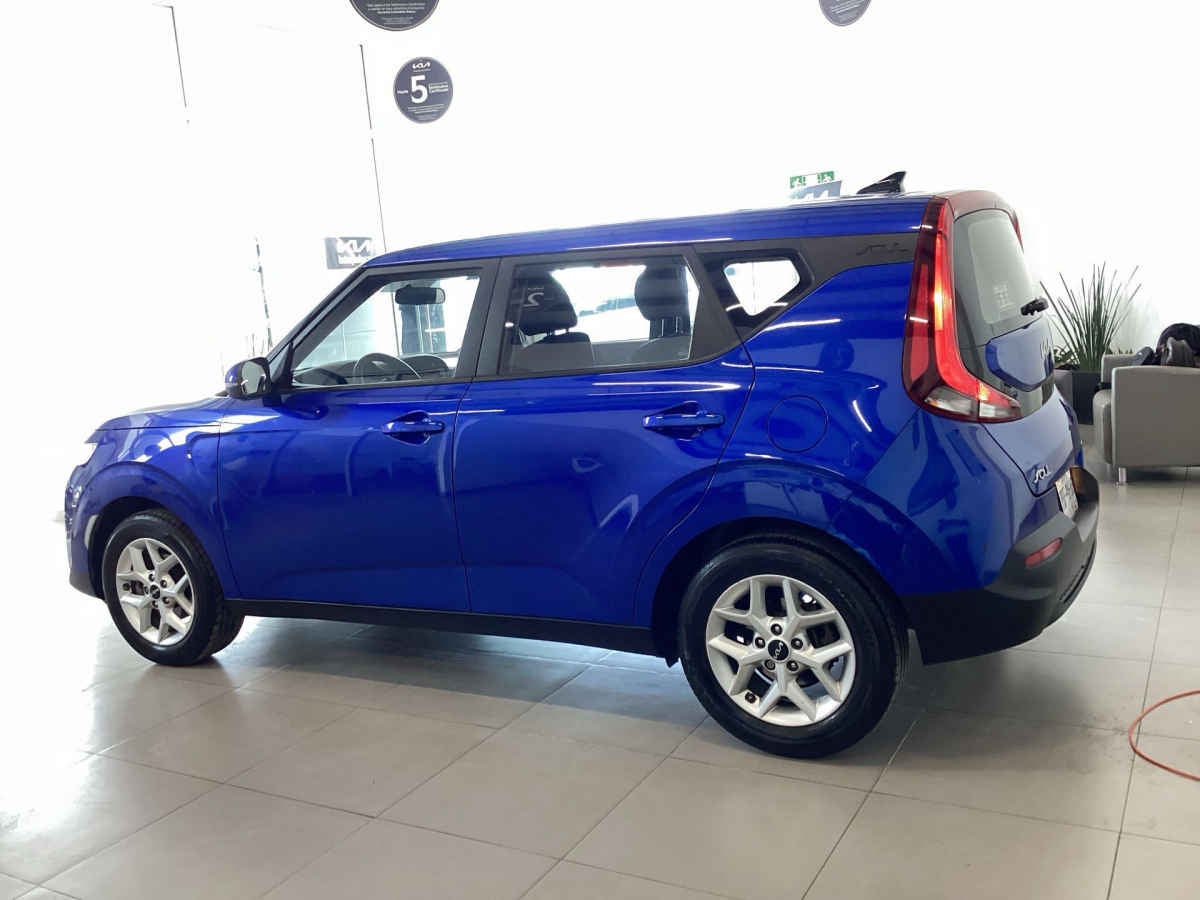 2022 Kia Soul 5p LX  1.6 L  121 HP  TM6  A/AC  RA-16"