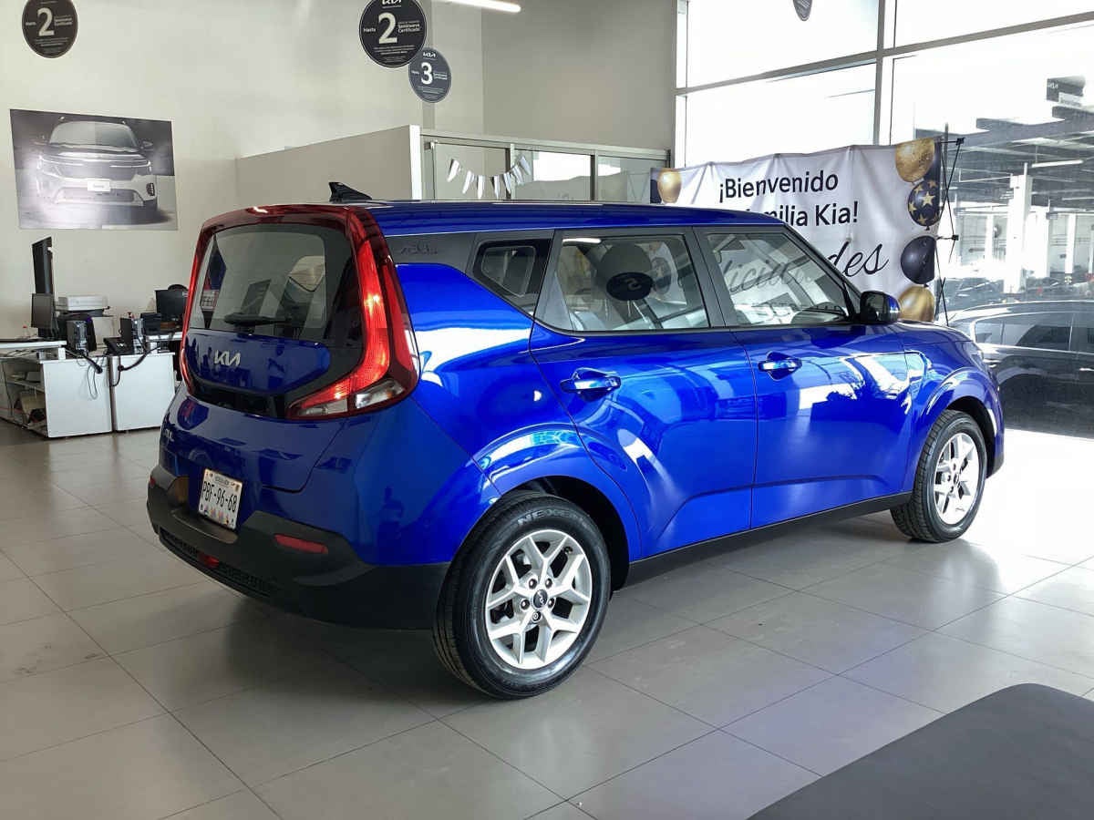 2022 Kia Soul 5p LX  1.6 L  121 HP  TM6  A/AC  RA-16"