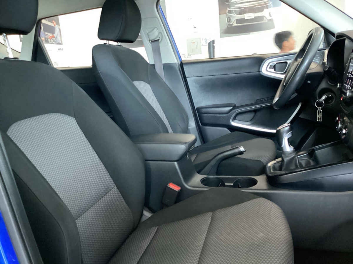 2022 Kia Soul 5p LX  1.6 L  121 HP  TM6  A/AC  RA-16"