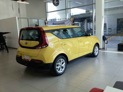 2020 Kia Soul 5p LX  1.6l  121 HP  TM6  RA-16"