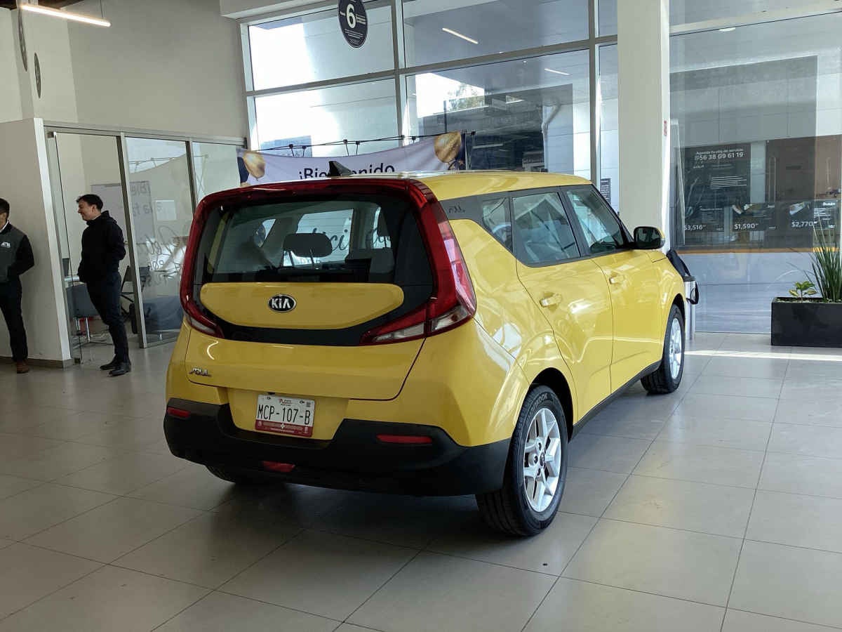 2020 Kia Soul 5p LX  1.6l  121 HP  TM6  RA-16"