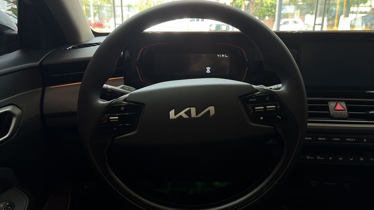 2024 Kia K3 4p LX L4/1.6 Man