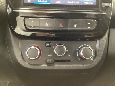 2024 Renault Kwid 1.0 Outsider Mt