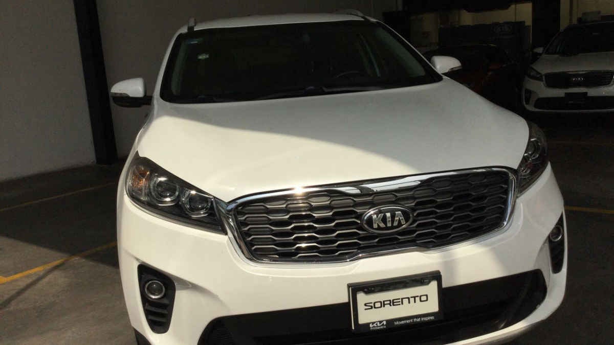 2019 Kia Sorento 5p EX  L4  TA 6Vel  Piel  7 pas.  RA-18"