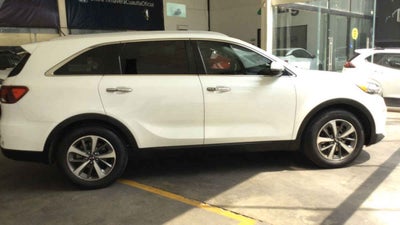 2019 Kia Sorento 5p EX  L4  TA 6Vel  Piel  7 pas.  RA-18"