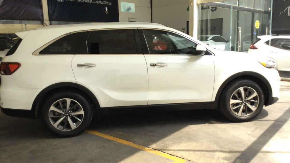 2019 Kia Sorento 5p EX  L4  TA 6Vel  Piel  7 pas.  RA-18"