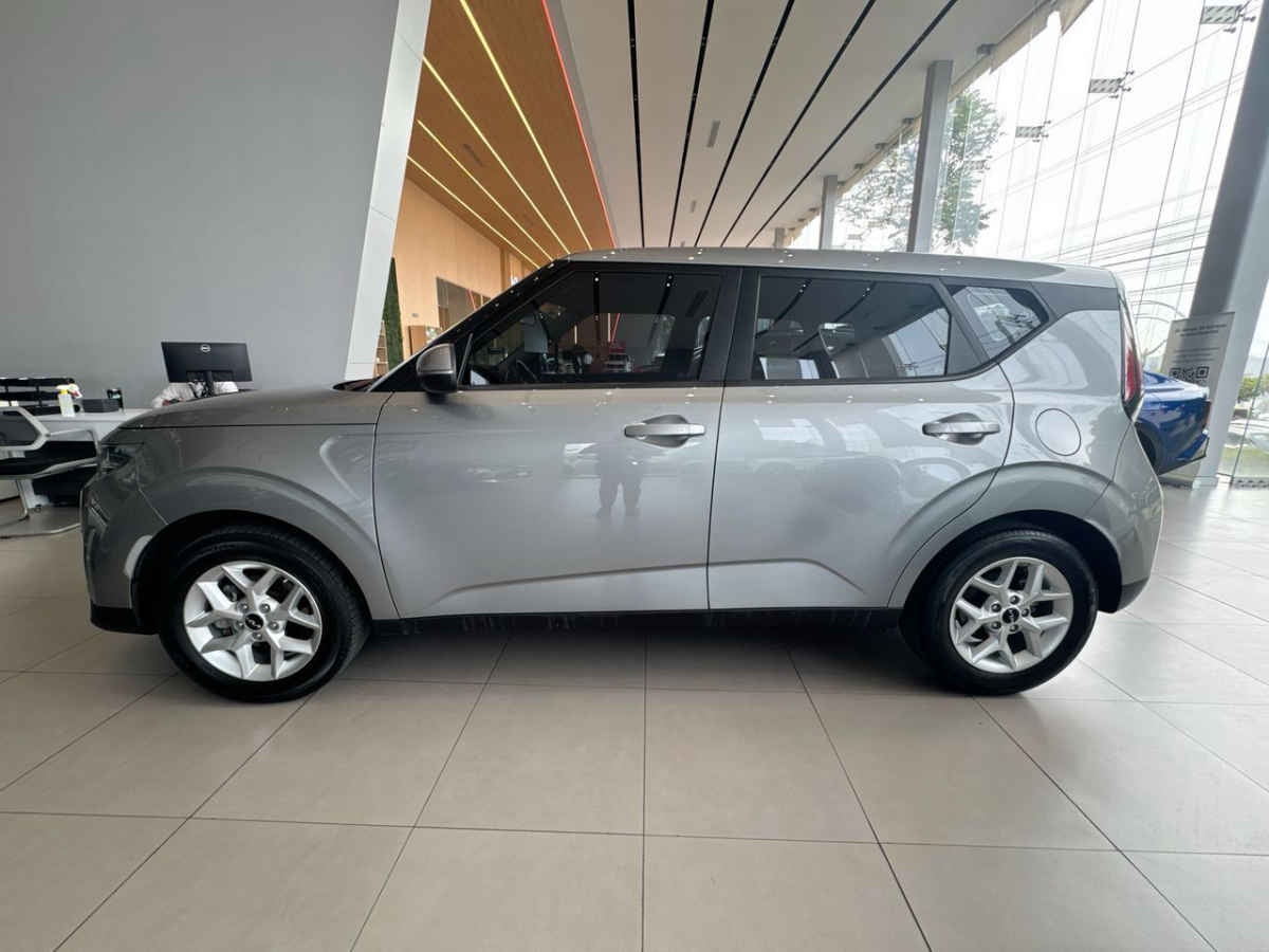 2024 Kia Soul 5p LX L4/1.6 Man