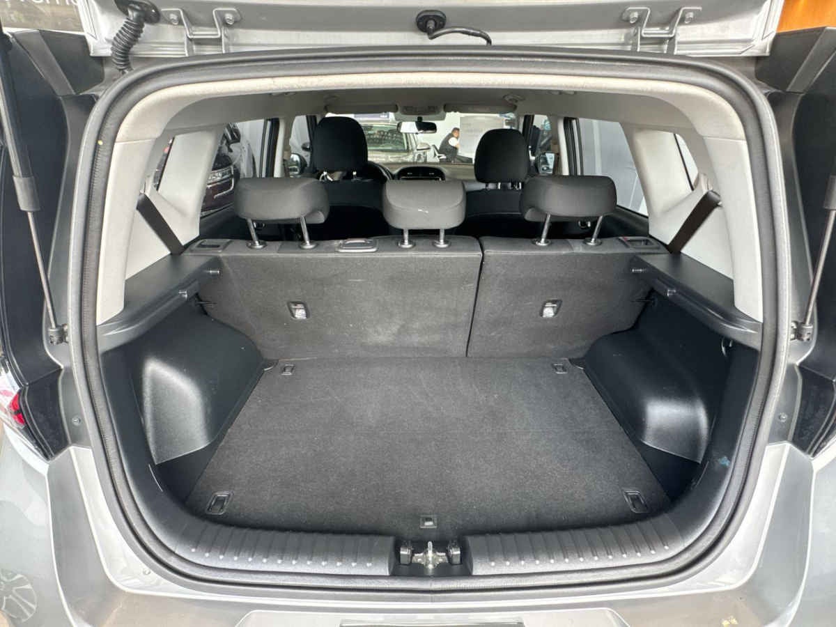 2024 Kia Soul 5p LX L4/1.6 Man