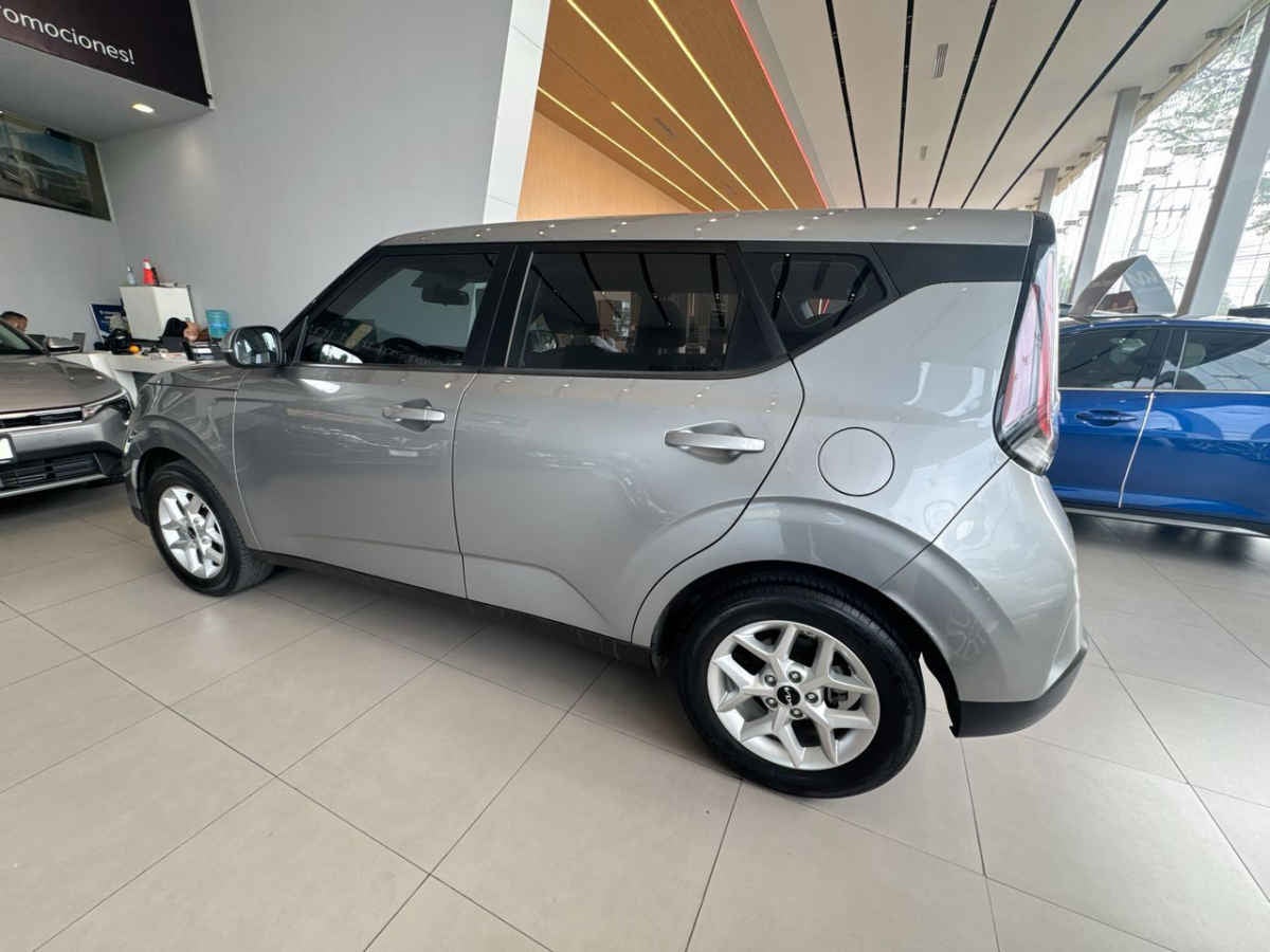 2024 Kia Soul 5p LX L4/1.6 Man