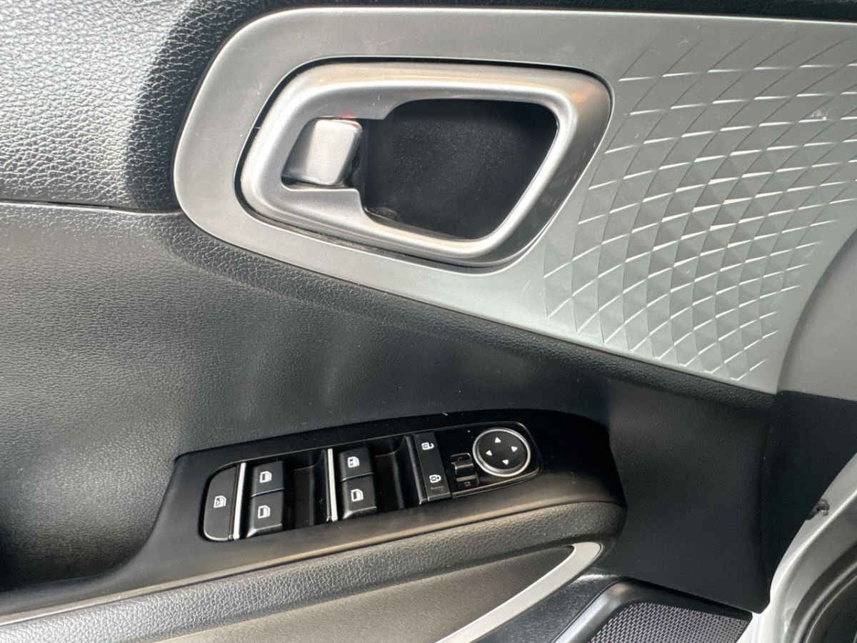 2024 Kia Soul 5p LX L4/1.6 Man