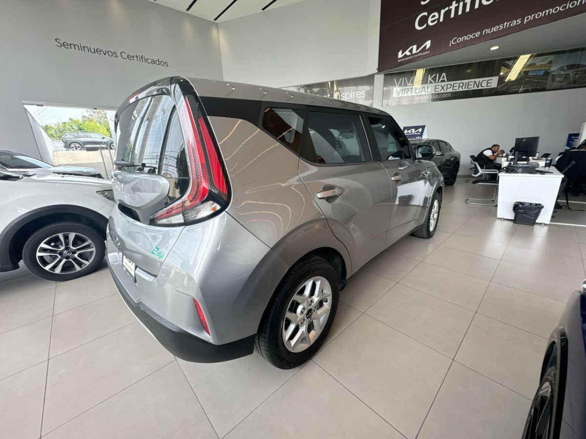 2024 Kia Soul 5p LX L4/1.6 Man